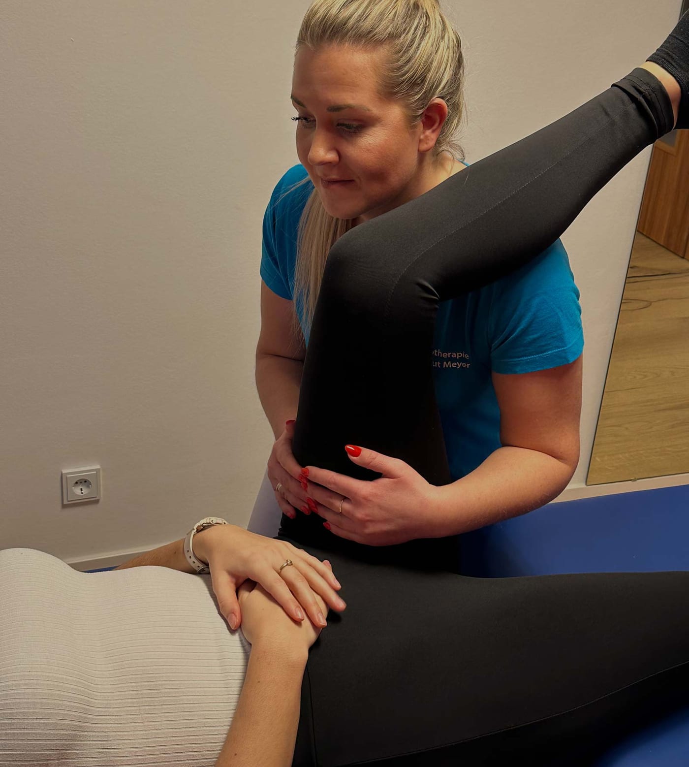 Manuelle Therapie an Schulter und Nacken